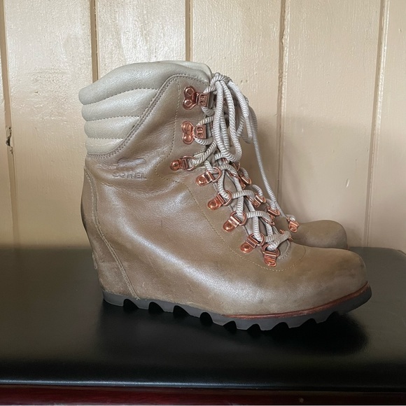 Sorel Conquest Wedge Holiday Limited Edition Boot - Picture 2 of 8